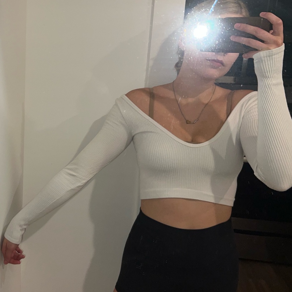 urban outfitters cropped white ribbed, long sleeve